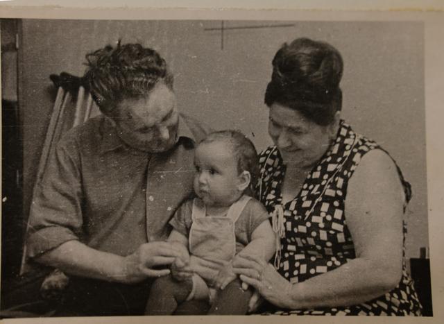 Львов И.Х. с женой и внуком, 1968