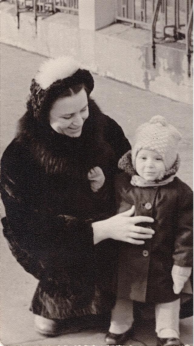 С дочкой Таней. 1960 год