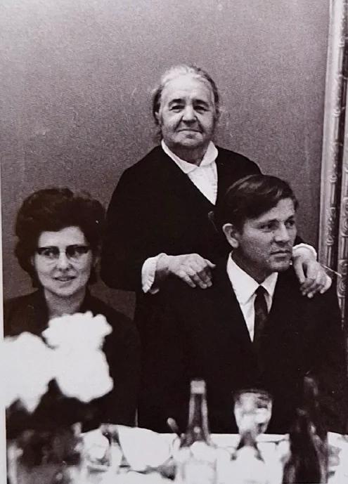 С мужем и бабушкой