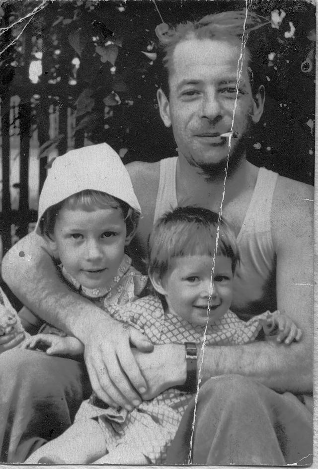 Владимир Шихеев с дочерями, 1959