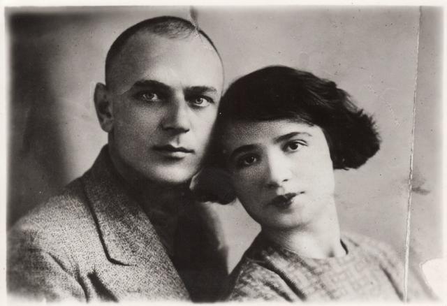 Эстер Смехова со вторым мужем. 1939